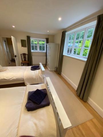 Stonehenge Village Cottage: Charming 3-Bedroom Near Historic Sites Pewsey Exterior photo