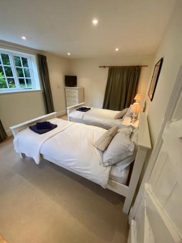 Stonehenge Village Cottage: Charming 3-Bedroom Near Historic Sites Pewsey Exterior photo