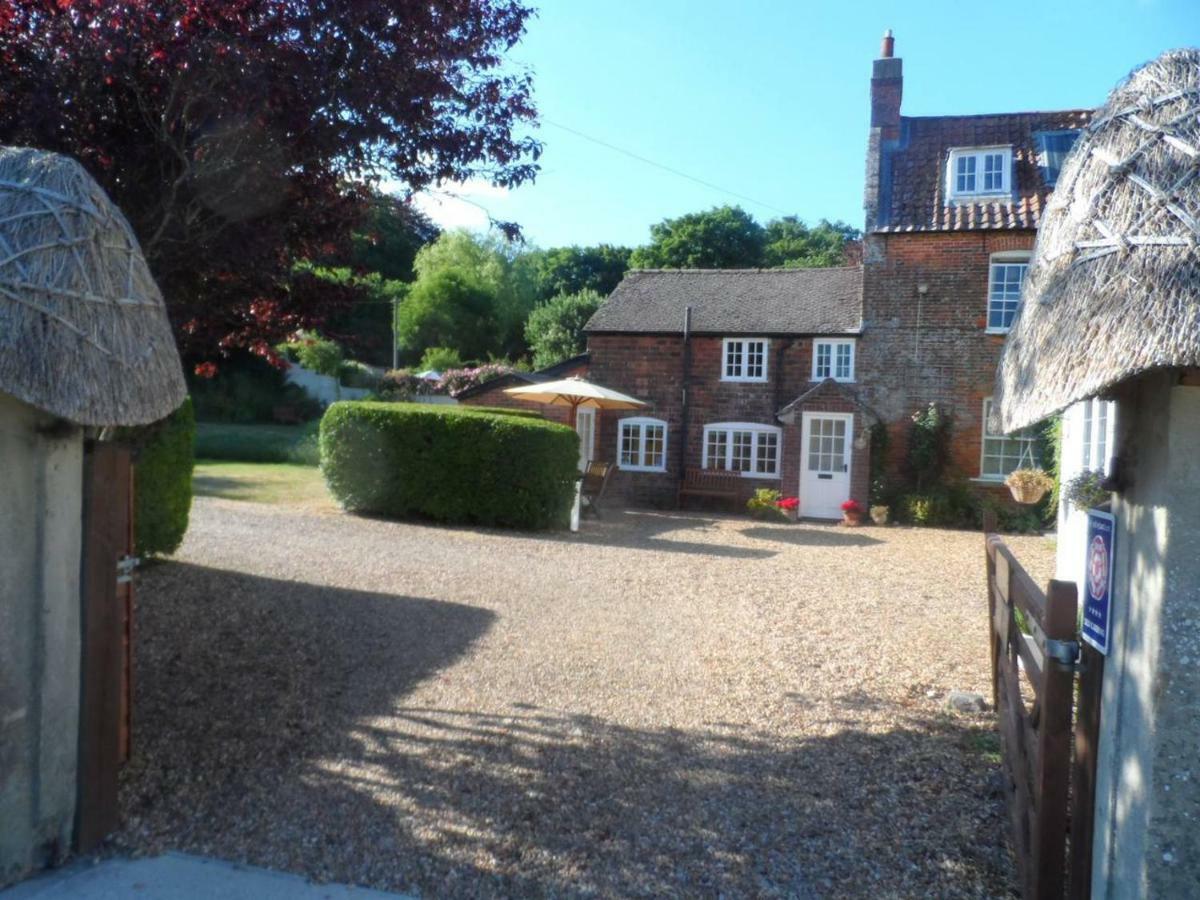 Stonehenge Village Cottage: Charming 3-Bedroom Near Historic Sites Pewsey Exterior photo